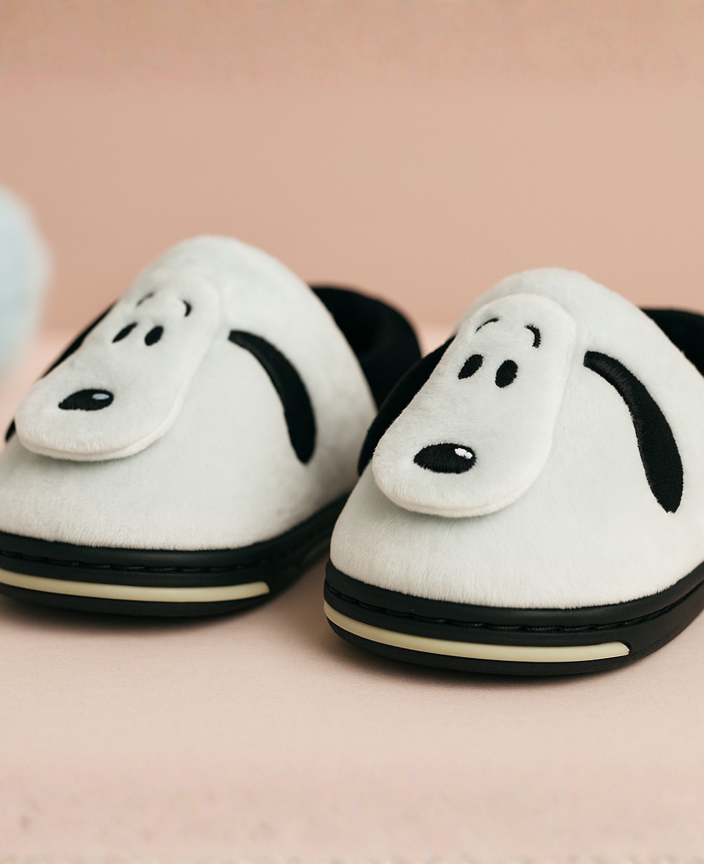 Cute Snoopy Plush Winter Slippers